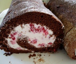 Csokis piskóta rolád | Receptváros